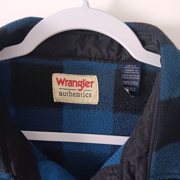 2XLT Wrangler Fleece button down shirt - Picture 2 of 7